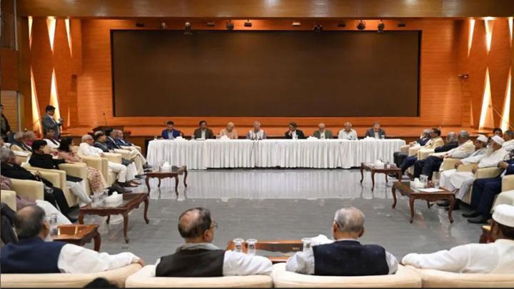 আজ আবারও ৭ম দিনের মতো রাজনৈতিক দলগুলোর সাথে বৈঠকে বসেছে ঐকমত্য কমিশন